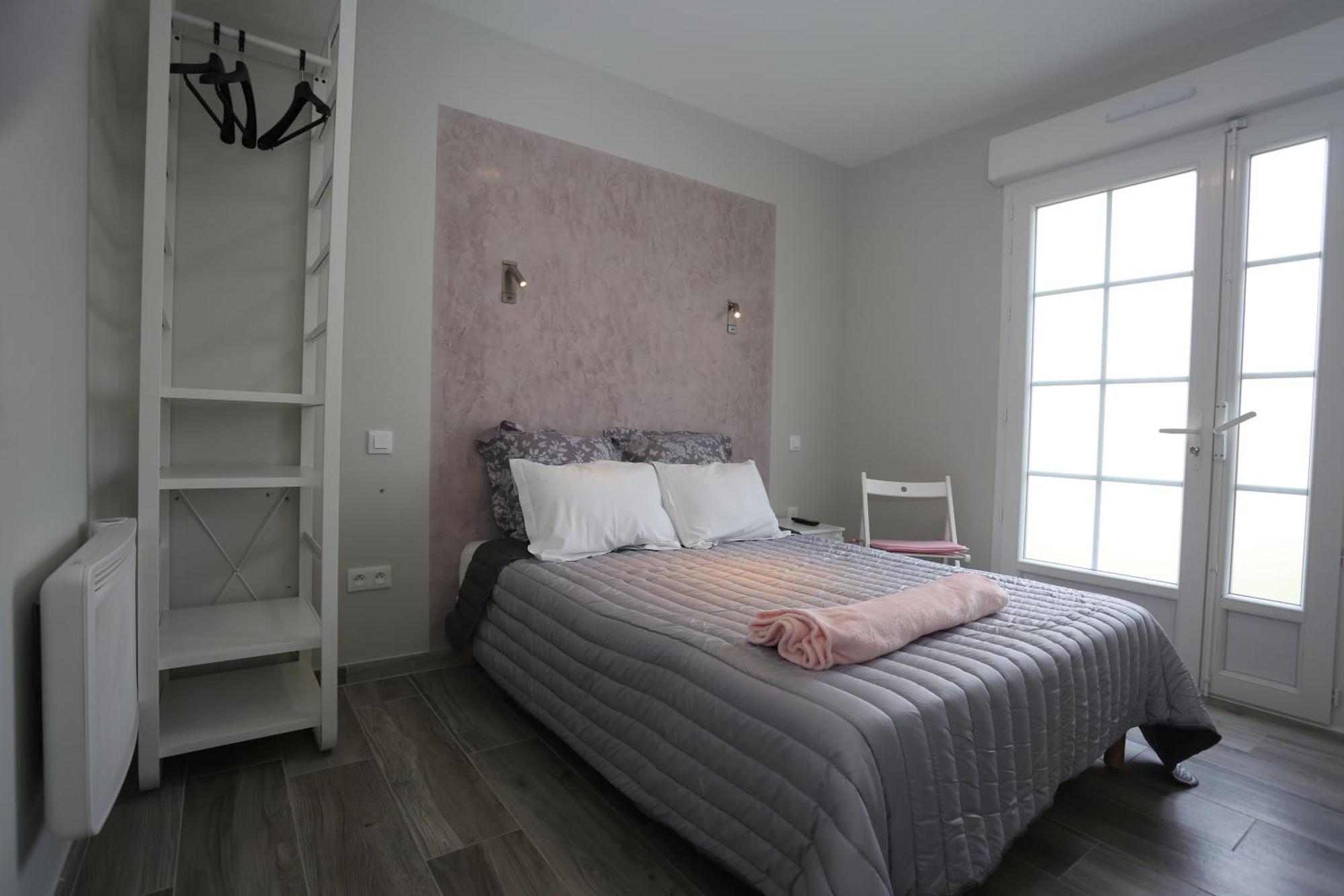 Le Merle Blanc Louchats Hotel Екстериор снимка